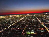美しすぎる夜景。ロサンゼルス国際空港へ夜間着陸を行う飛行機のコクピット映像