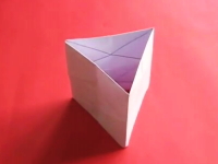 切らず貼らず。一枚の紙でクルクルキューブを作る方法。これは面白いな。