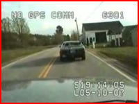 警察官を射殺する男。パトカーの車載カメラが撮影した衝撃映像。銃こわす。