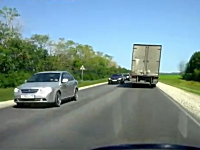 運転中に「これは焦ったw(ﾟoﾟ)w」瞬間の映像二つ。高速道路の逆走は反則。