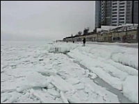 凍りついた海が鳴く。ウクライナで撮影された珍しいビデオ。グキュグギュィン