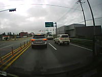 これは酷い韓国ドラレコ動画。停止中の車列にほぼノーブレーキで突っ込む