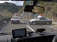 シーシェパードの車を護衛する和歌山県警のパトカー。これはどういう事なの？