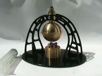 紀元1世紀ごろに発明された蒸気タービンエンジン「アイオロスの球」の卓上版