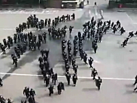 韓国の機動隊による対暴動の訓練の様子が凄いぞ動画。陣形がカッコイイ。
