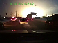 ドライブレコーダー車載動画。ロシアの変電所が爆発して辺り一帯が停電に。