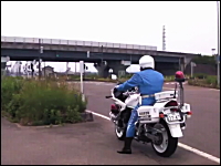 意外な所で待ち伏せしている速度取締りの白バイさん動画。新潟県警察。
