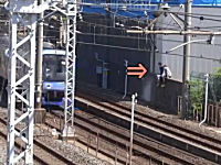 あわや大惨事。東武東上線の線路に少年たちが侵入して電車が緊急停止。