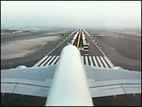 機内から自分の飛行機が見れる！？エアバスA380の尾翼カメラからの映像