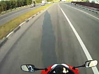 よく転倒しなかったな。というバイクの車載動画。これはギリギリあぶねえ。