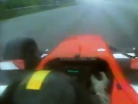 レーシングドライバーの驚くべき反射神経をオンボードビデオで。雨のスパ
