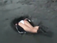 ネットにうｐされた新ジャンル「泥飛び込み系女子」の動画に外国人困惑ｗｗ