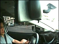 事故を起こした瞬間のドライバーの表情を撮影したドラブレコーダーの映像