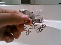 チタン・ニッケル合金のハンパない形状記憶。グニャグニャでも熱したら元通り