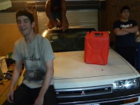 ハーレムシェイクは危険ですビデオ。三菱ギャランΣのボンネットでｗｗｗｗ