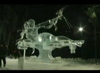 美しく神秘的な氷の彫刻が最後の最後で倒壊してしまうハプニング