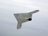 アメリカ海軍のステルス無人戦闘攻撃機「X-47B」がSF的でカッコイイ動画。