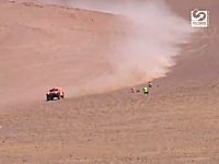 砂漠の斜面を時速220キロで爆走するロビー・ゴードンのクレイジーなビデオ
