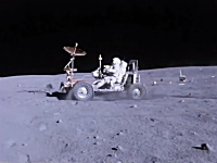 アポロ16号のLRV（月面車）による手ブレ補正された高画質なドライブ映像。
