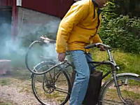 音がシブイｗ蒸気の力で動く機関を自転車に搭載してみたよーという動画ｗ