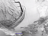 北極海の氷が割れて海に流れ出していく様子を宇宙から撮影した映像。NASA
