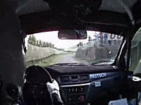 プロコが思わず「うあっ！」WRCフランスで観客がコースに飛び出し危機一髪