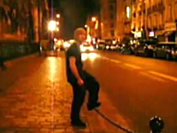 街頭のフェンスロープで遊ぶ外人のバランス感覚がすげえ動画。サーカスかｗ