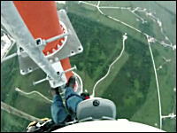 これはヤバい高所恐怖症動画。538メートルの鉄塔を登る映像。高すぎワロタ