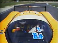 本気レーシングカーで300km/hオーバーを体験する川井ちゃんと三宅アナ