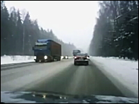 ナイス判断。雪道で対向の大型トラックが横滑りしながら迫ってきたらどうする
