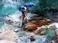 危機一髪！藤岡弘もビックリのガチ落石からギリギリで助かる撮影者