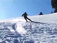 びっくりした。スキーヤーを撮影していたら別の人が凄い勢いで突っ込んできた