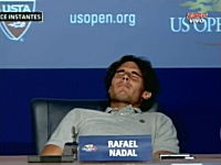テニスのナダル選手が会見中に痙攣を起こし席から崩れ落ちるハプニング