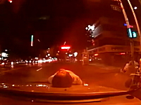 ドライブレコーダーに犯行現場がばっちり撮影された当たり屋の映像。韓国