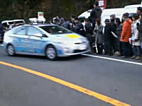 箱根駅伝で大会関係者の車が応援している人に突っ込む事故が発生していた