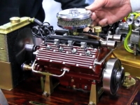 小さくても音は本物！アメ車V8エンジンの1/3ミニチュアモデルがカッコイイ。