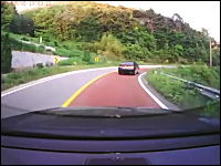 韓国のドラレコ動画。正面衝突の瞬間を２つ。峠ガッシャンと高速ガッシャン