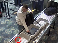 空港の保安検査場で前の客が忘れた6500ドル相当のロレックスを盗んだ男