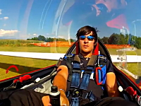 グライダー曲技世界チャンピオンの曲技飛行ビデオ。どんな動きすんだよｗｗｗ
