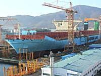 造船所タイムラプス。世界最大級のコンテナ船「マースクTriple-E」の作り方。