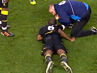 サッカーFAカップで試合中に倒れたファブリス・ムアンバ選手が危篤状態に。