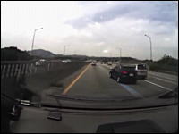 韓国で撮影されたドラレコ動画。目の前で接触した車が大変な事になっている