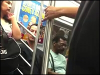 キアヌ・リーブスさん。今度は地下鉄で女性に席を譲る姿が盗撮されアップされる