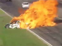 背筋の凍る事故映像。燃料満載の車が後ろから突っ込まれて大炎上
