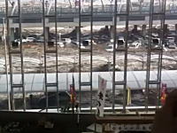 一般の人が撮影した仙台空港が津波に飲み込まれてしまう瞬間の映像。