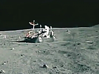月面を爆走する月面車。3台合計で70キロメートル以上を走破した凄いヤツ。