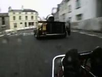 これはCrazy!!大迫力のバトル!!カートでストリートコースを爆走!!