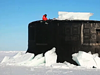 凍った海の下から潜水艦が出てきたらＳＦ映画みたいになる動画。カッコイイ