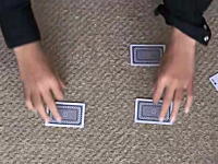 4枚のカードの下に一個づつ置いたコインが瞬間移動するマジックの種明かし