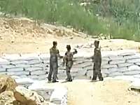 女性兵士の肩弱すぎ危ない。投げた手榴弾が手前に落ちて大ピンチ。中国軍
